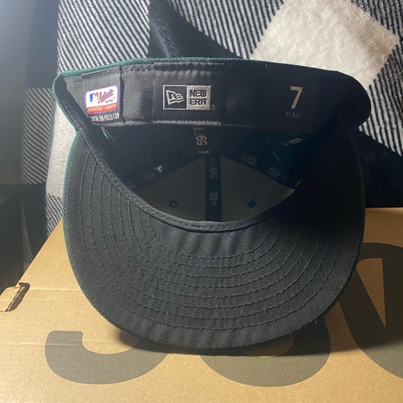 Men's Oakland Athletics New Era Green Fitted! - Picture 3 of 3